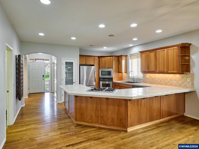 693 Fairwood, Woodburn, OR 97071