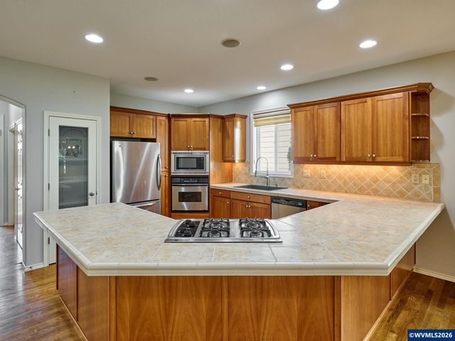 693 Fairwood, Woodburn, OR 97071