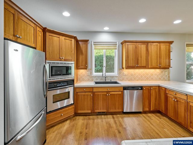 693 Fairwood, Woodburn, OR 97071