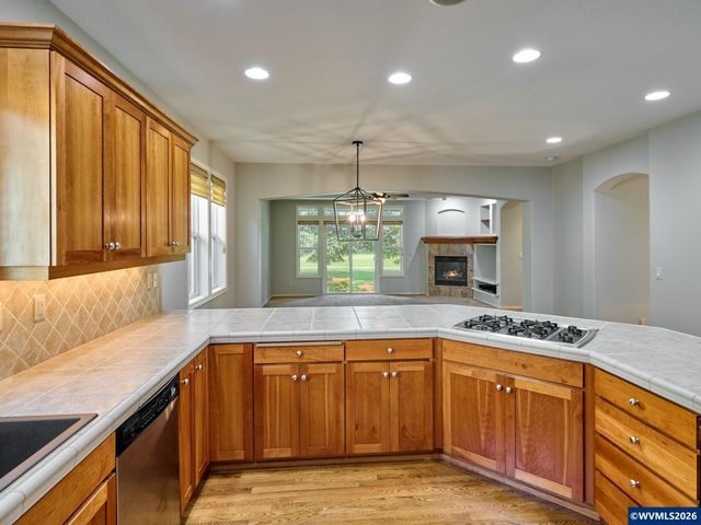 693 Fairwood, Woodburn, OR 97071