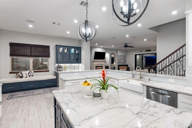 215 Rocky Coast DR, Lakeway, TX 78738