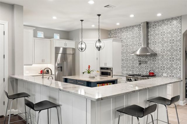 215 Rocky Coast DR, Lakeway, TX 78738