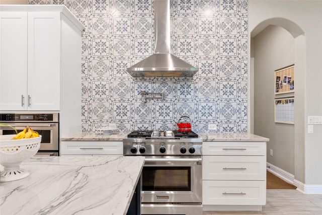 215 Rocky Coast DR, Lakeway, TX 78738