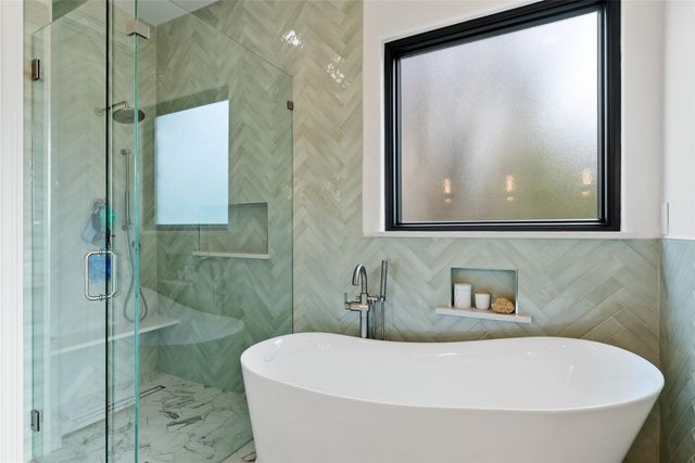 215 Rocky Coast DR, Lakeway, TX 78738