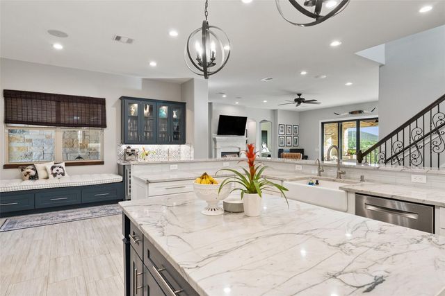 215 Rocky Coast DR, Lakeway, TX 78738