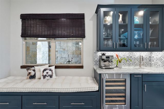 215 Rocky Coast DR, Lakeway, TX 78738