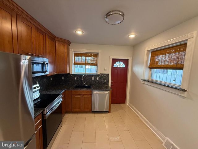 2527 S HICKS ST, Philadelphia, PA 19145