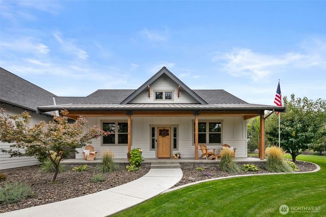 2535 Tuscany Lane, Malaga, WA 98828