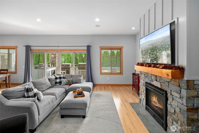 2535 Tuscany Lane, Malaga, WA 98828