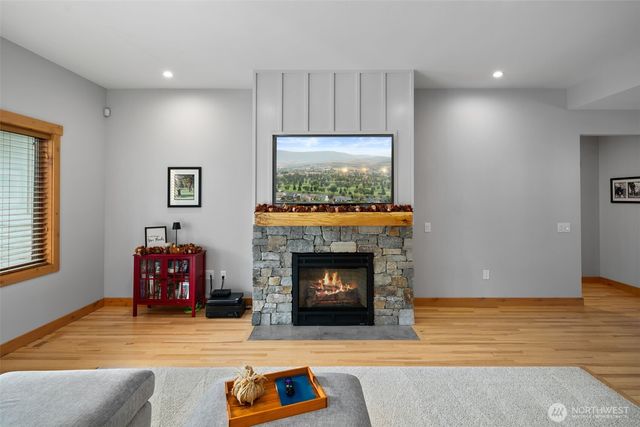 2535 Tuscany Lane, Malaga, WA 98828