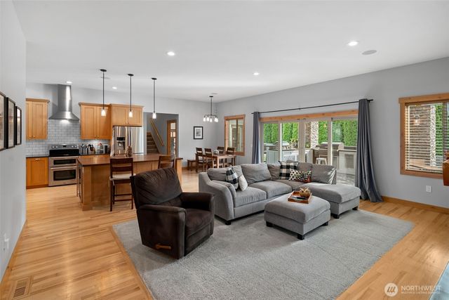 2535 Tuscany Lane, Malaga, WA 98828