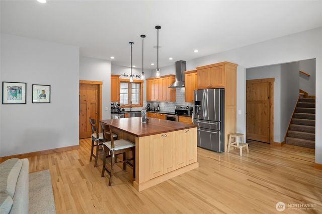 2535 Tuscany Lane, Malaga, WA 98828