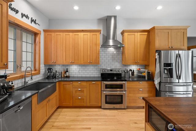 2535 Tuscany Lane, Malaga, WA 98828