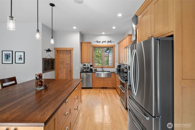 2535 Tuscany Lane, Malaga, WA 98828