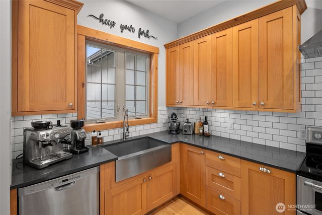 2535 Tuscany Lane, Malaga, WA 98828