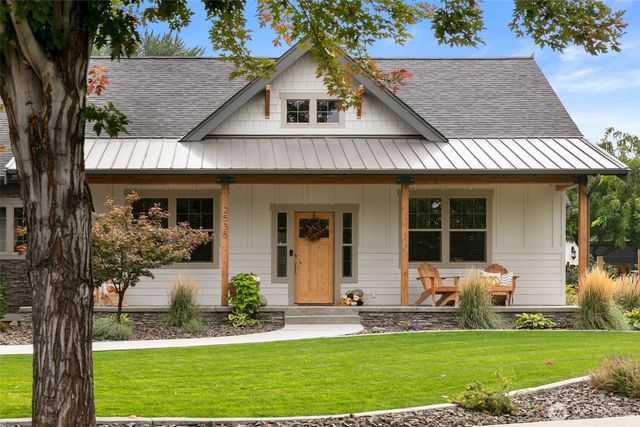 2535 Tuscany Lane, Malaga, WA 98828