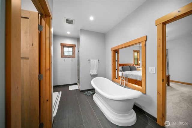 2535 Tuscany Lane, Malaga, WA 98828