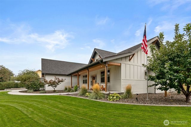 2535 Tuscany Lane, Malaga, WA 98828