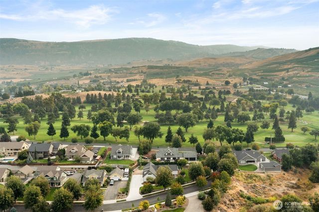 2535 Tuscany Lane, Malaga, WA 98828