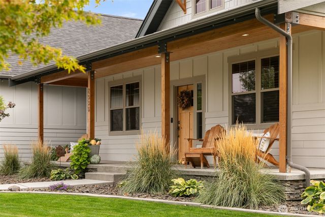 2535 Tuscany Lane, Malaga, WA 98828