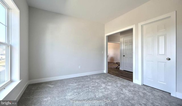 402 MORRIS DR, Mechanicsburg, PA 17055