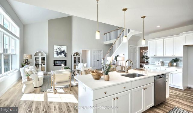 402 MORRIS DR, Mechanicsburg, PA 17055