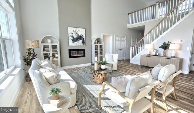 402 MORRIS DR, Mechanicsburg, PA 17055