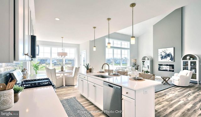 402 MORRIS DR, Mechanicsburg, PA 17055