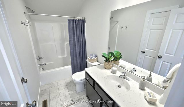 402 MORRIS DR, Mechanicsburg, PA 17055