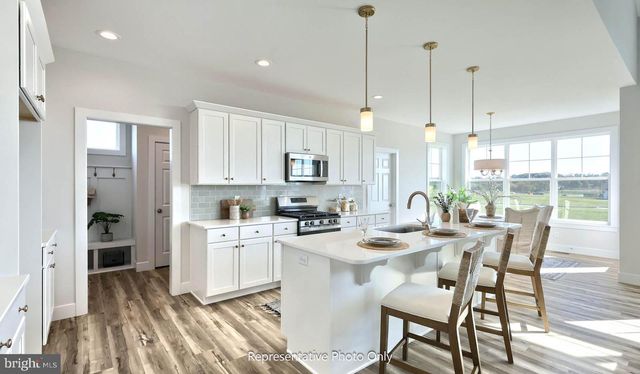 402 MORRIS DR, Mechanicsburg, PA 17055
