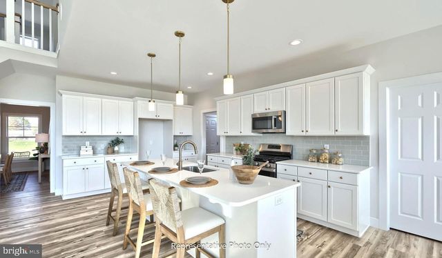 402 MORRIS DR, Mechanicsburg, PA 17055