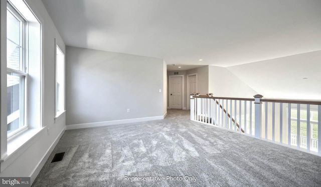 402 MORRIS DR, Mechanicsburg, PA 17055