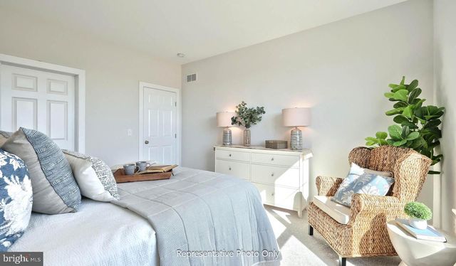 402 MORRIS DR, Mechanicsburg, PA 17055