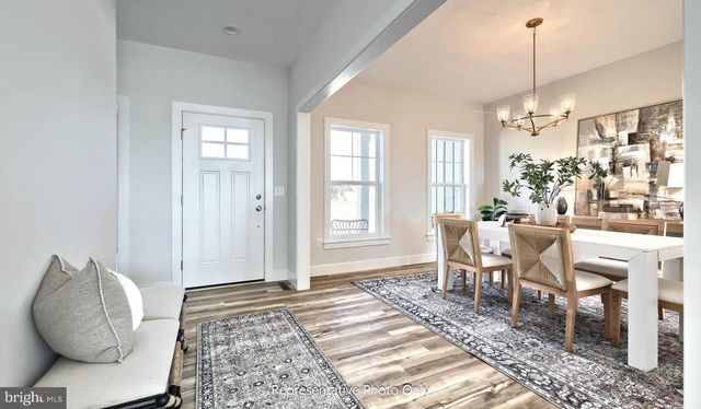 402 MORRIS DR, Mechanicsburg, PA 17055