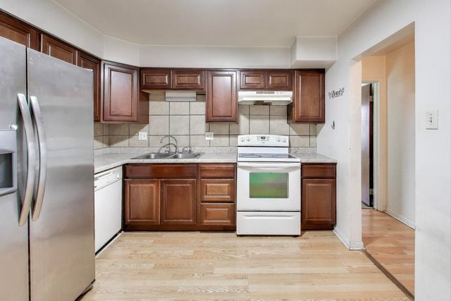931 W Arquilla Drive 133, Glenwood, IL 60425