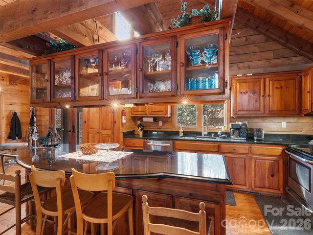 6 Ravenwood Lane, Horse Shoe, NC 28742