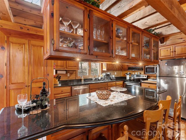 6 Ravenwood Lane, Horse Shoe, NC 28742