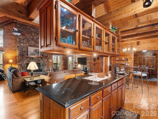 6 Ravenwood Lane, Horse Shoe, NC 28742