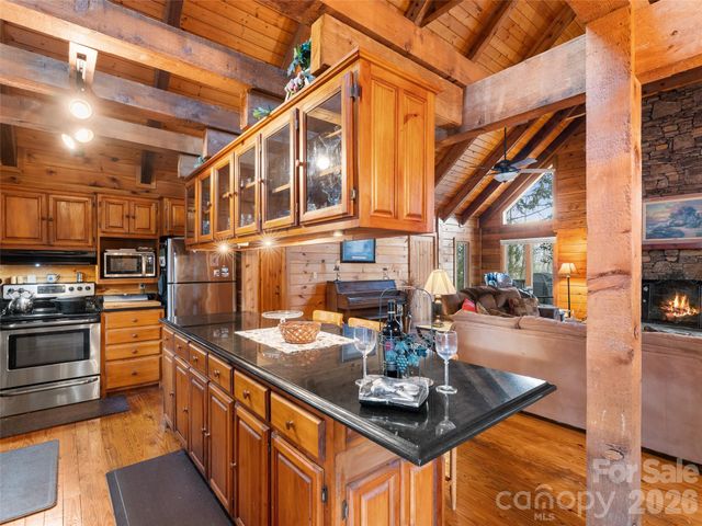 6 Ravenwood Lane, Horse Shoe, NC 28742