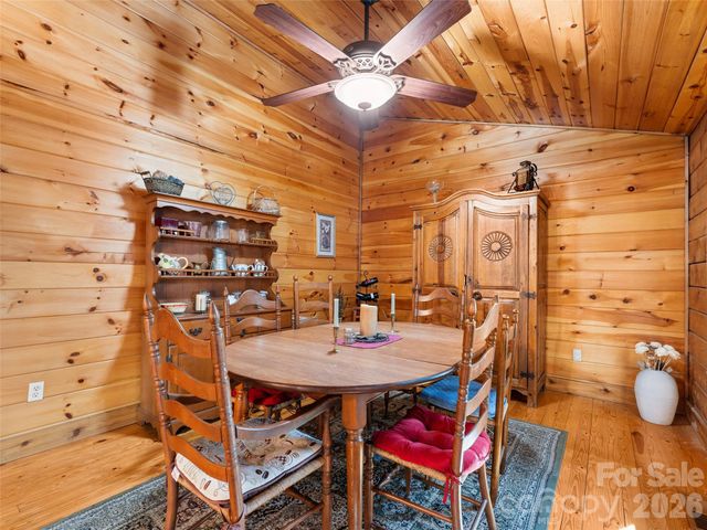 6 Ravenwood Lane, Horse Shoe, NC 28742