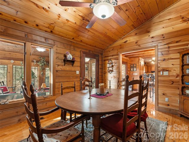 6 Ravenwood Lane, Horse Shoe, NC 28742