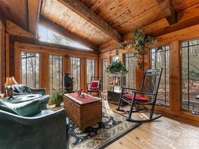 6 Ravenwood Lane, Horse Shoe, NC 28742