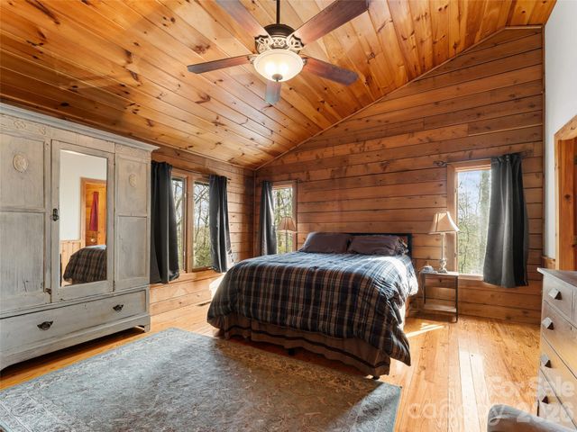 6 Ravenwood Lane, Horse Shoe, NC 28742