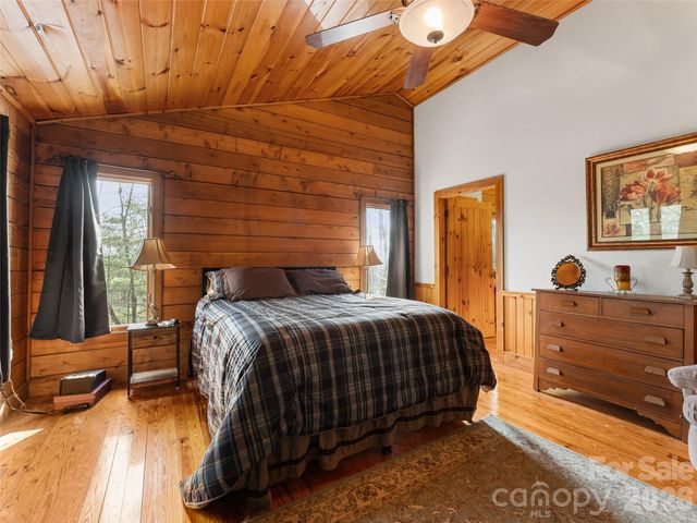 6 Ravenwood Lane, Horse Shoe, NC 28742