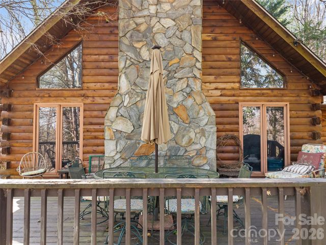 6 Ravenwood Lane, Horse Shoe, NC 28742