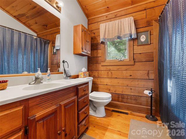 6 Ravenwood Lane, Horse Shoe, NC 28742