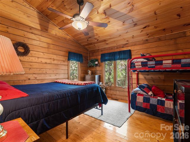 6 Ravenwood Lane, Horse Shoe, NC 28742