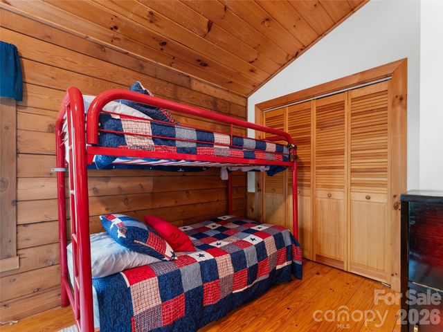 6 Ravenwood Lane, Horse Shoe, NC 28742