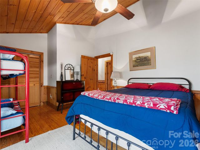 6 Ravenwood Lane, Horse Shoe, NC 28742