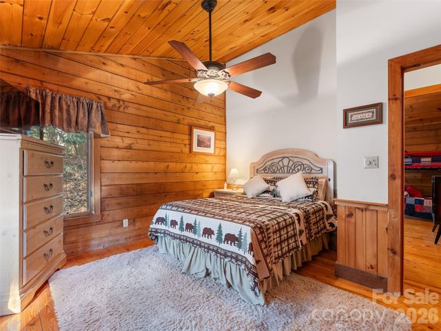 6 Ravenwood Lane, Horse Shoe, NC 28742